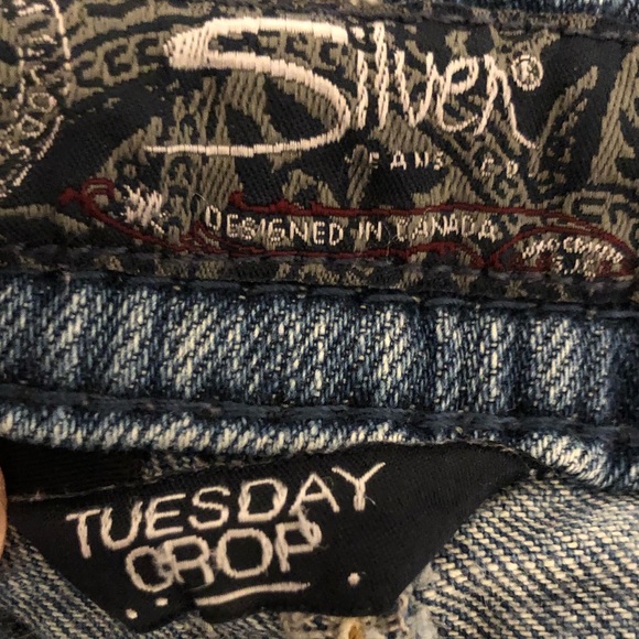 Silver Jeans - Tuesday Crop - Size 31 - Picture 3 of 4